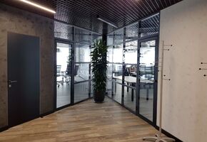 UALCOM-Standart в проекті Ефектний дизайн для стильного офіса найбільшого будівельного холдингу Kesz.