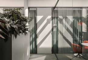 Двері в проекті Неймовірно стильна робота реалізована компанією UALCOM спільно з Архітектурною студією 