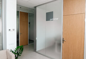UALCOM-Twin в проекті Класичне оформлення офісного простору для дилера світових виробників сільгосптехніки.